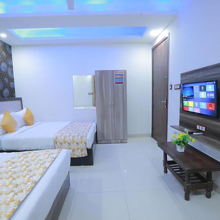 Hotel Triton Grand At Delhi Airport Nuova Delhi Esterno foto