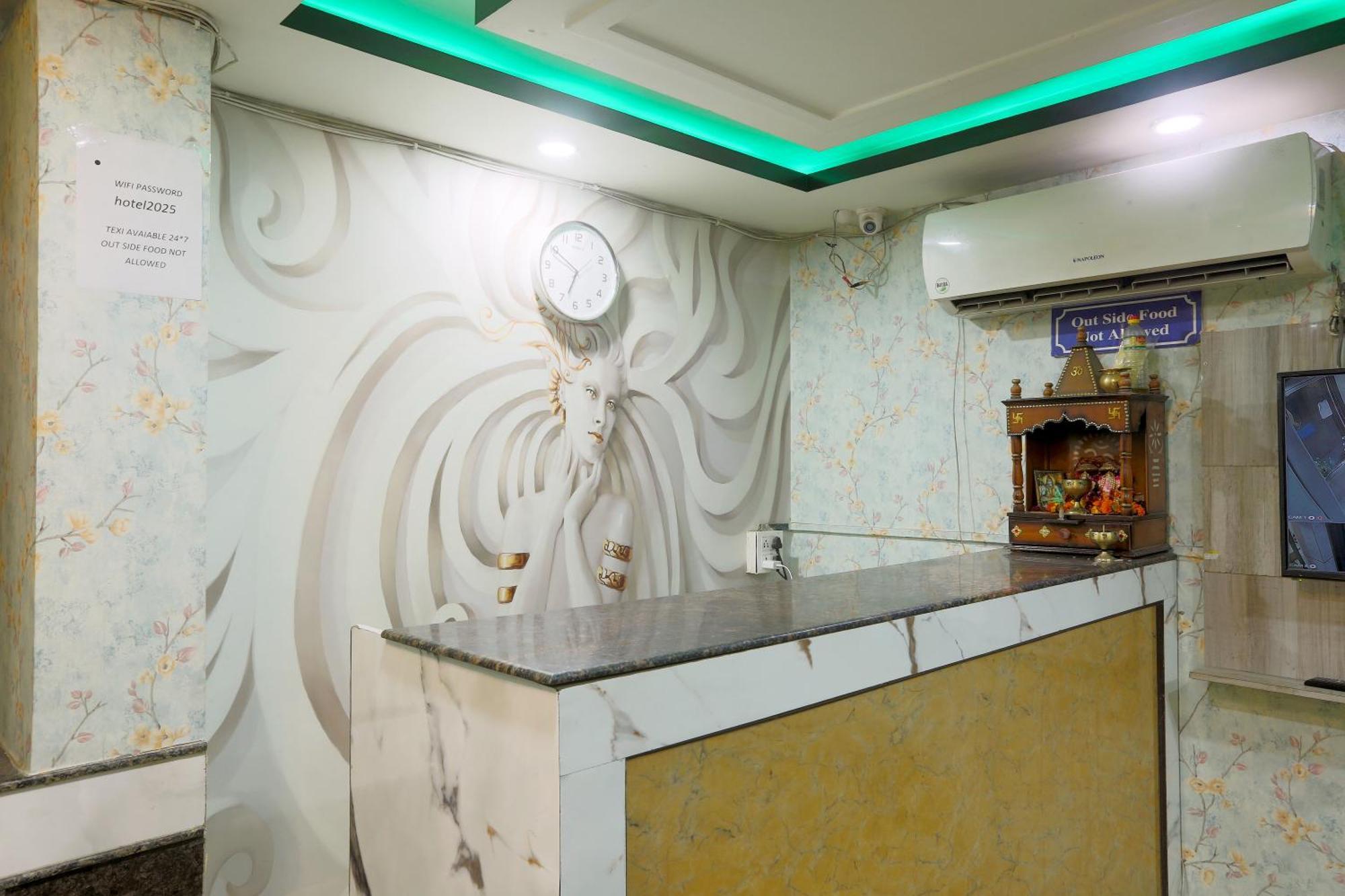 Hotel Triton Grand At Delhi Airport Nuova Delhi Esterno foto