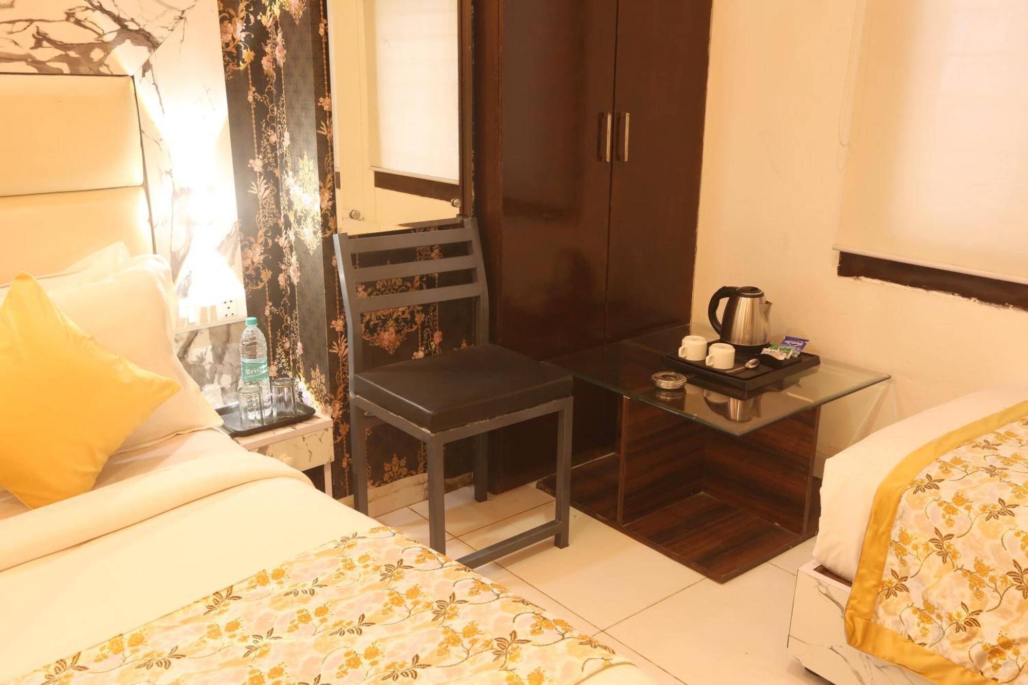 Hotel Triton Grand At Delhi Airport Nuova Delhi Esterno foto