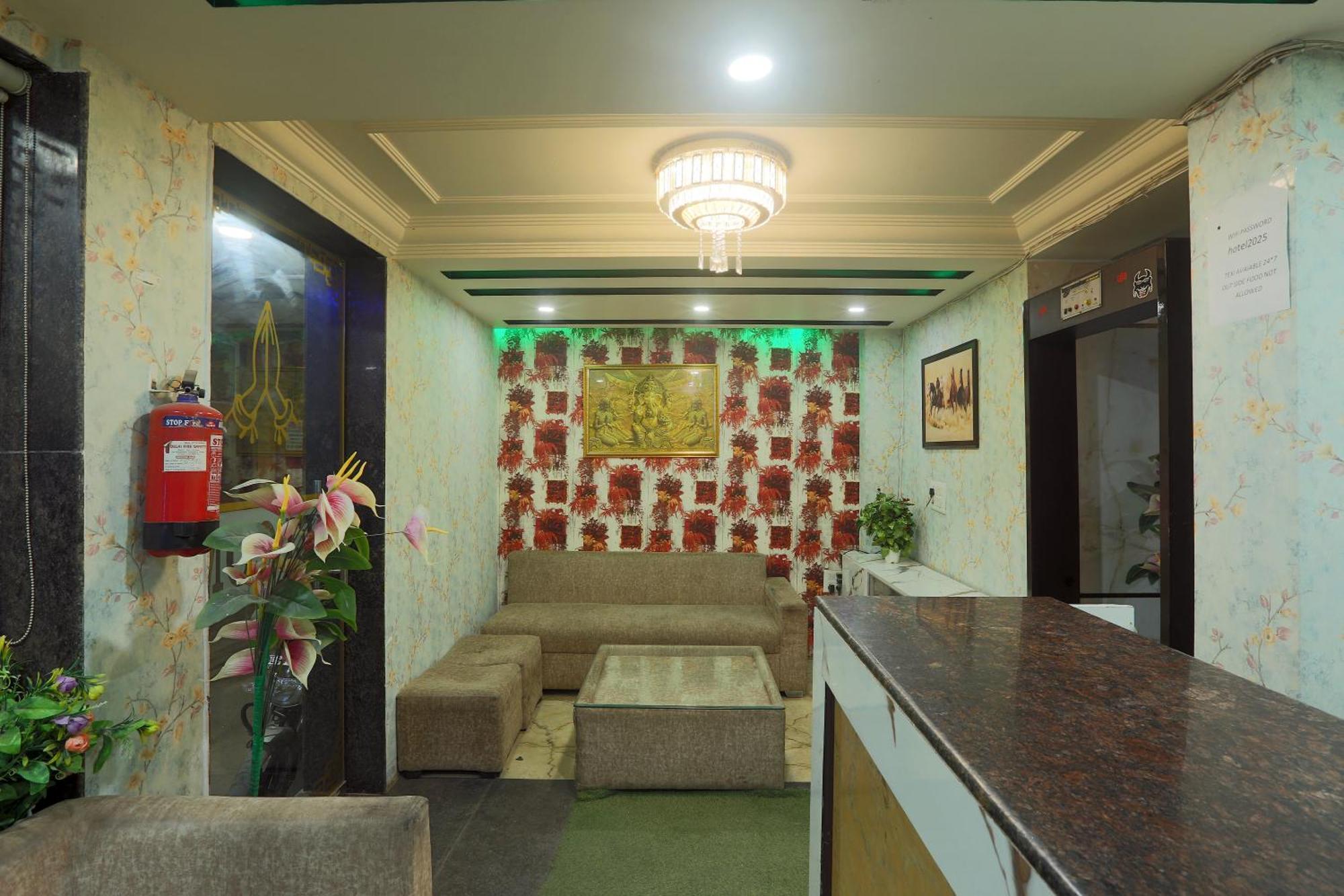 Hotel Triton Grand At Delhi Airport Nuova Delhi Esterno foto