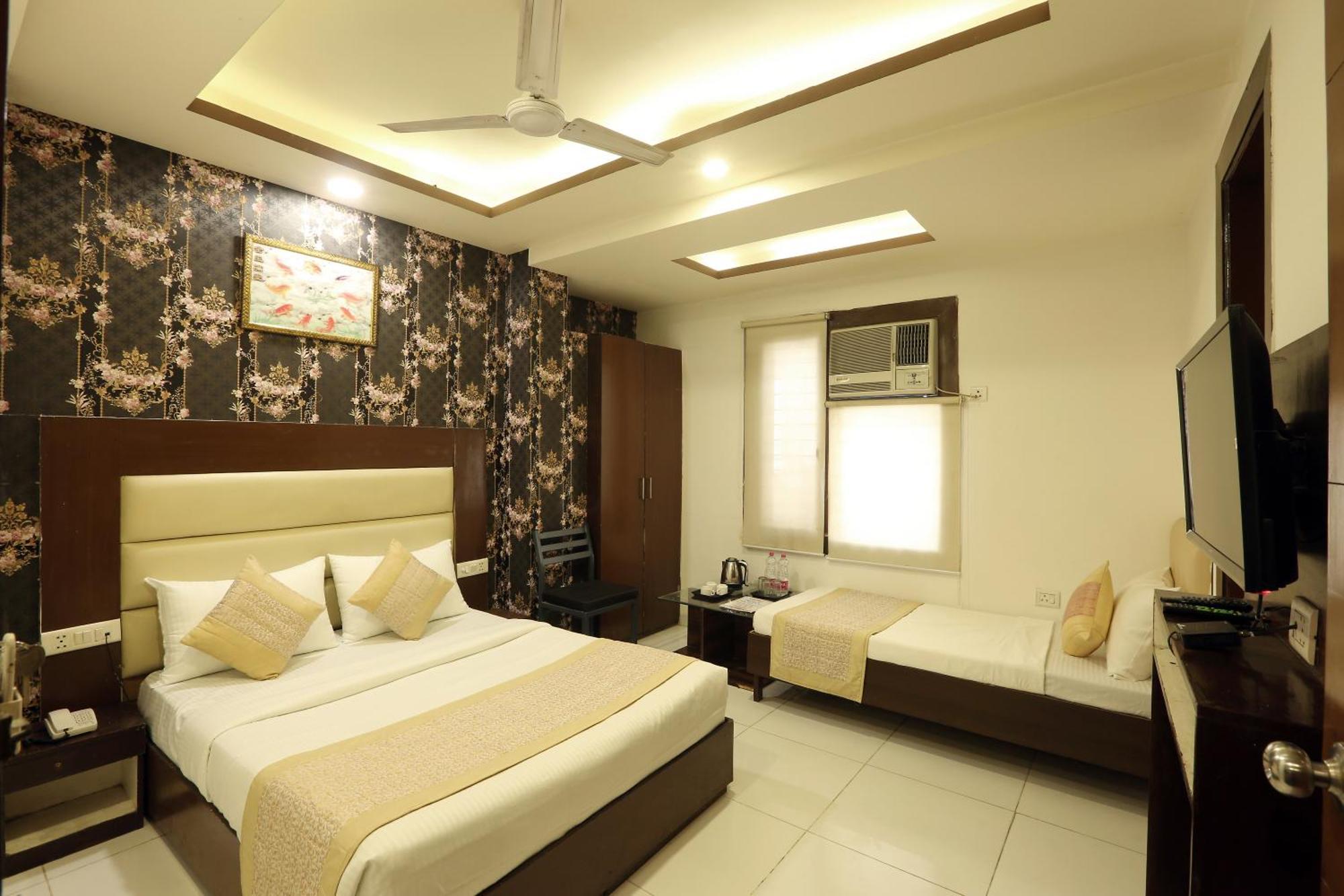 Hotel Triton Grand At Delhi Airport Nuova Delhi Esterno foto