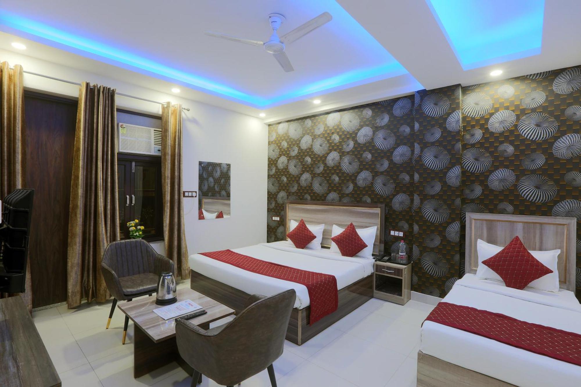 Hotel Triton Grand At Delhi Airport Nuova Delhi Esterno foto