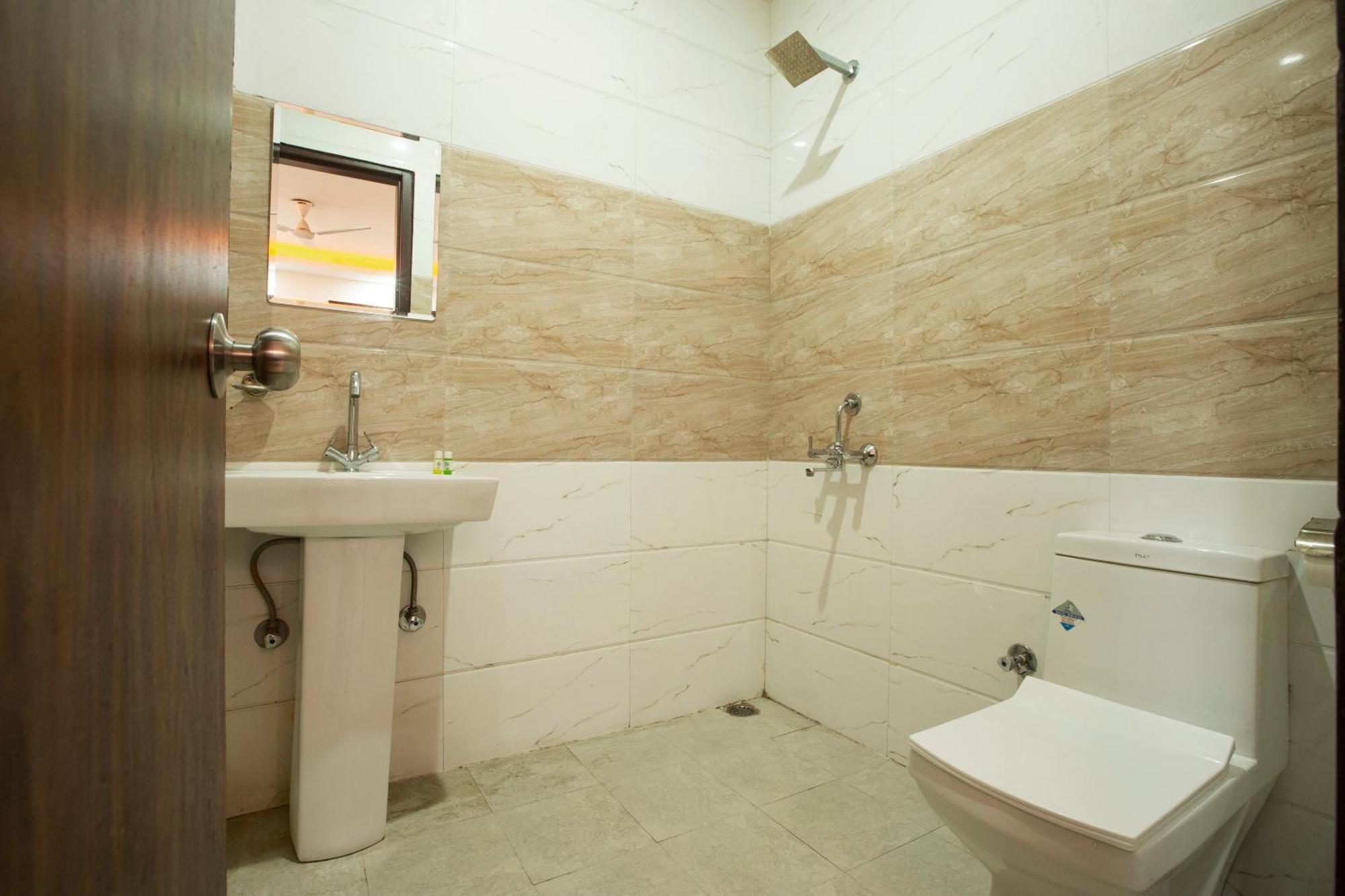 Hotel Triton Grand At Delhi Airport Nuova Delhi Esterno foto