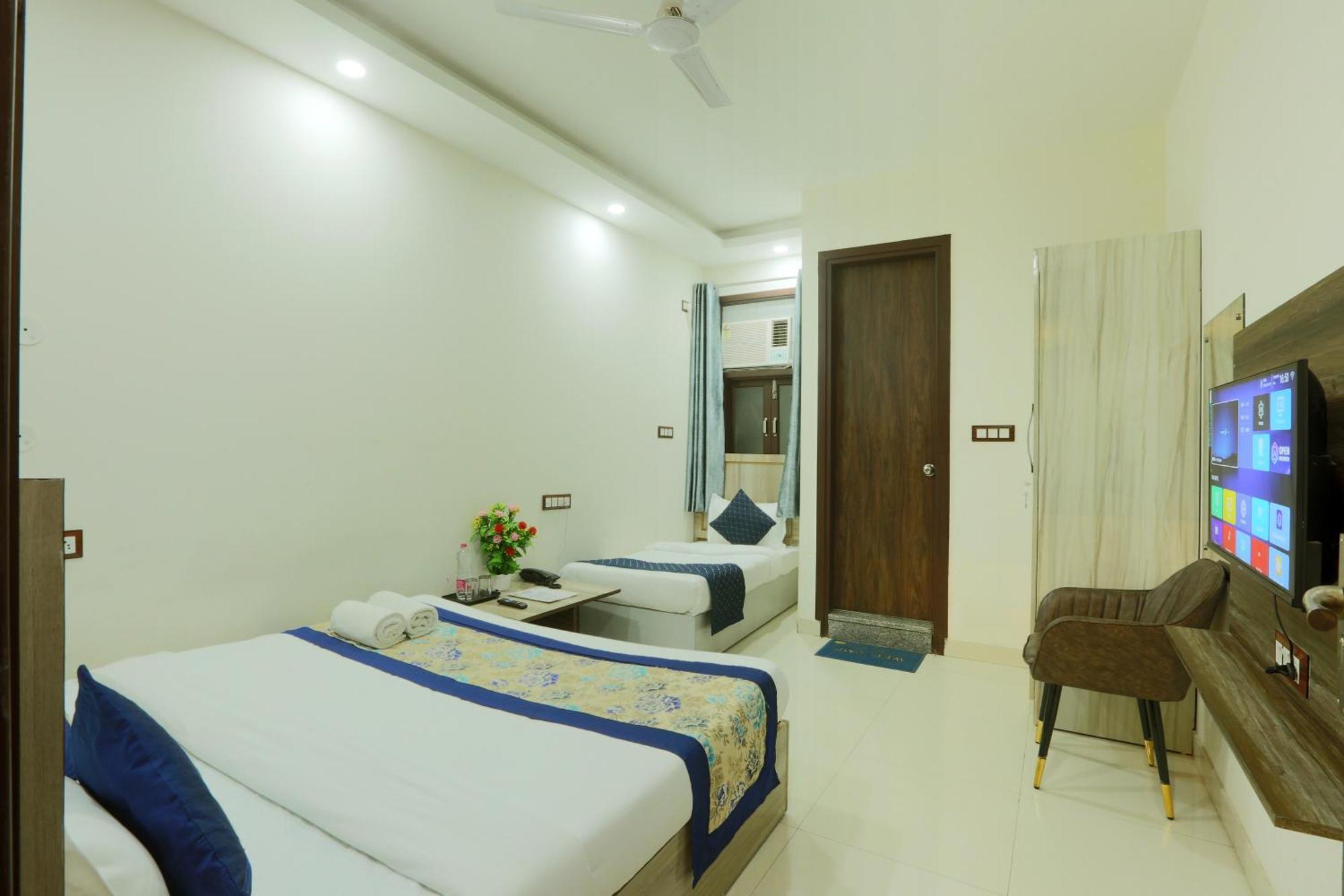 Hotel Triton Grand At Delhi Airport Nuova Delhi Esterno foto