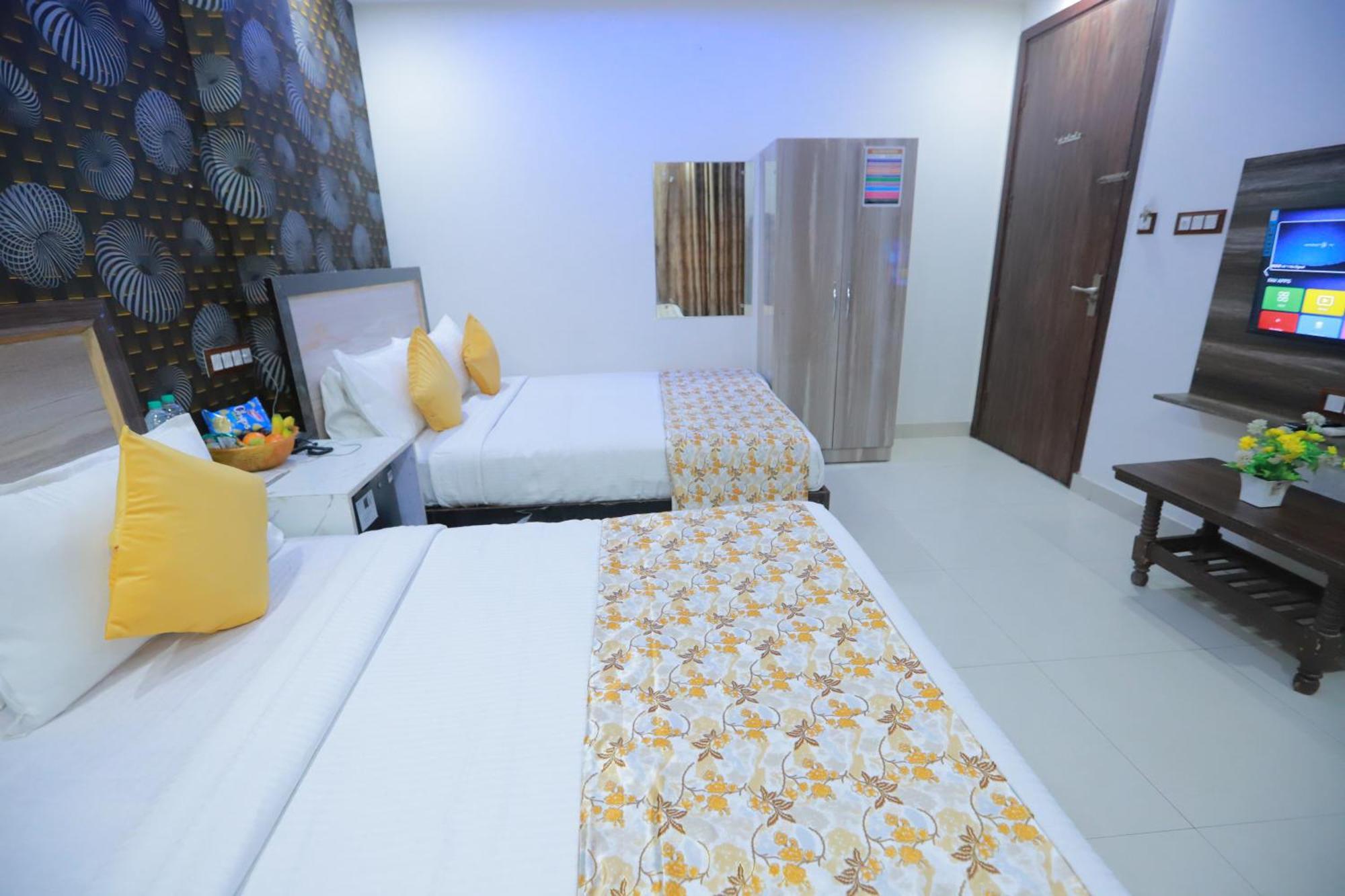 Hotel Triton Grand At Delhi Airport Nuova Delhi Esterno foto
